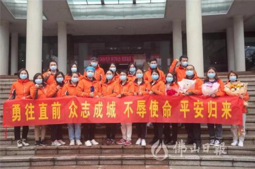 武汉加油|众志成城，，，，，，，同心抗疫，，，，，，，佩安婷用行动誊写社会责任